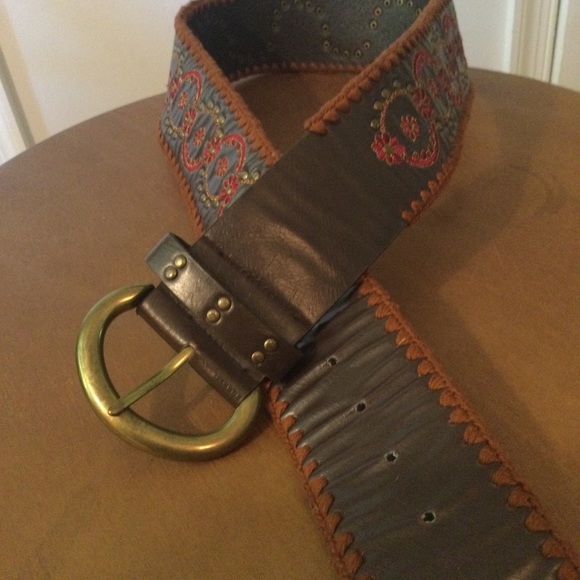 Oscar De la Renta- Vintage Wide Leather Embroidered Belt. Size OS - Picture 6 of 7